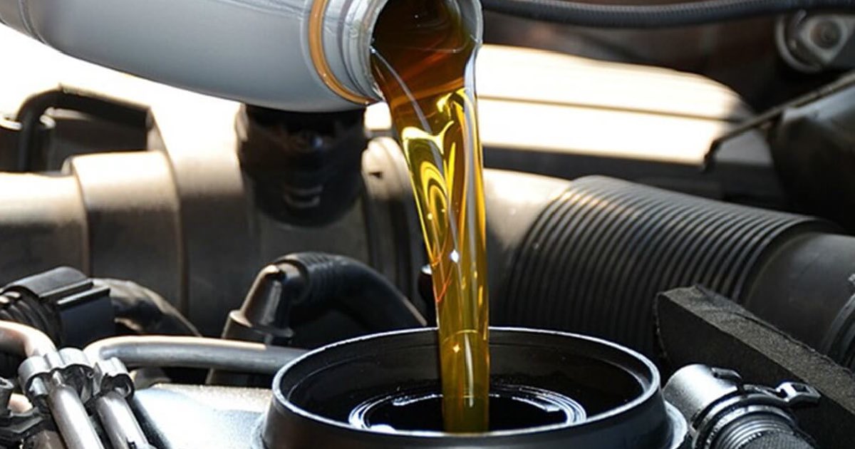 Tanda Oli Mobil Kurang. 4 Tanda Oli Mobil Kurang dan Efeknya pada Kinerja Mobil