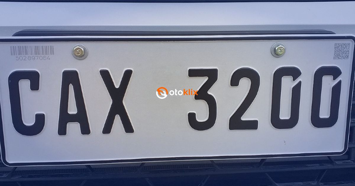Plat Nomor Kedutaan. Plat Nomor Putih: Aturan, Fakta Menarik, dan Pemberlakuan