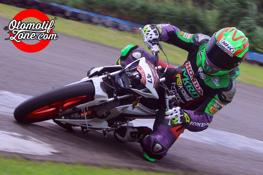 Setting Motor Road Race. Indoclub 2018 : Berniat Setting Body Motor, Agus Setiawan Malah