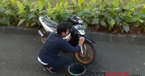 Cara Mencuci Motor Yamaha Nmax. Tips Menjaga Cat Motor Tidak Kusam dan Tetap Kinclong