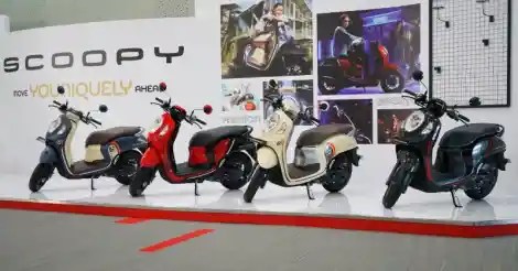 Perbedaan Scoopy Sporty Dan Prestige. Berikut Perbedaan Keempat Varian All New Honda Scoopy