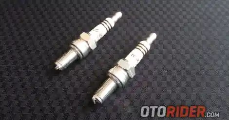 Busi Iridium Vixion Buat Harian. Bagaimana Efek Pakai Busi Iridium untuk Motor Harian?