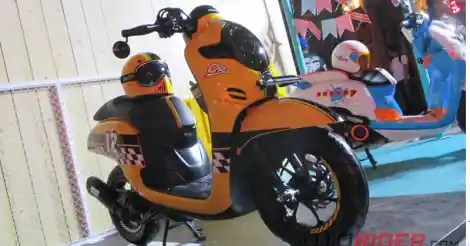 Modifikasi Scoopy Warna Kuning. Inspirasi Modifikasi Ringan Honda New Scoopy, Cocok Buat Harian