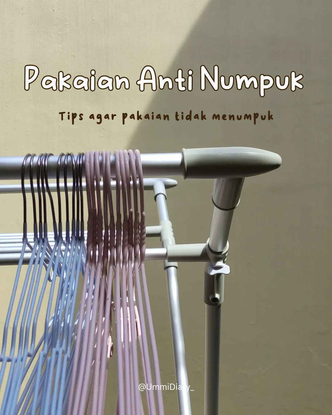 Gambar Setrikaan Numpuk. Tips Pakaian Anti Numpuk