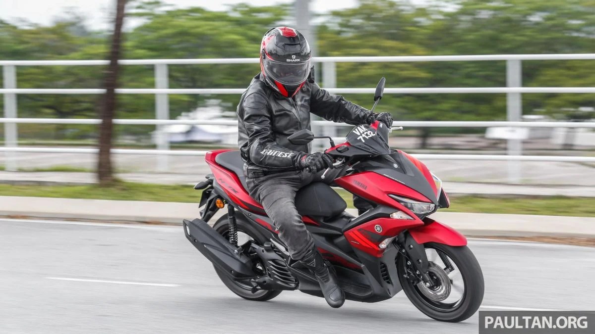 Yamaha Nvx Vs Aerox. REVIEW: 2017 Yamaha NVX 155