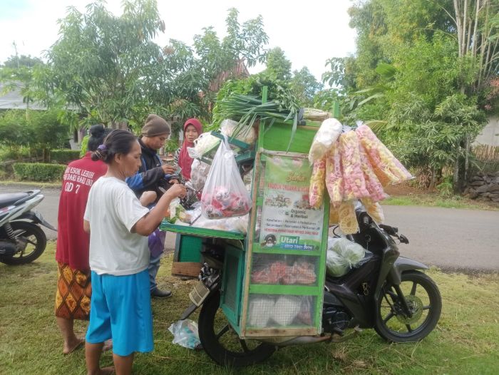 Pedagang Sayur Keliling Pakai Motor. Kisah Misno, 7 Tahun Tekuni Usaha Sayur Keliling di Desa