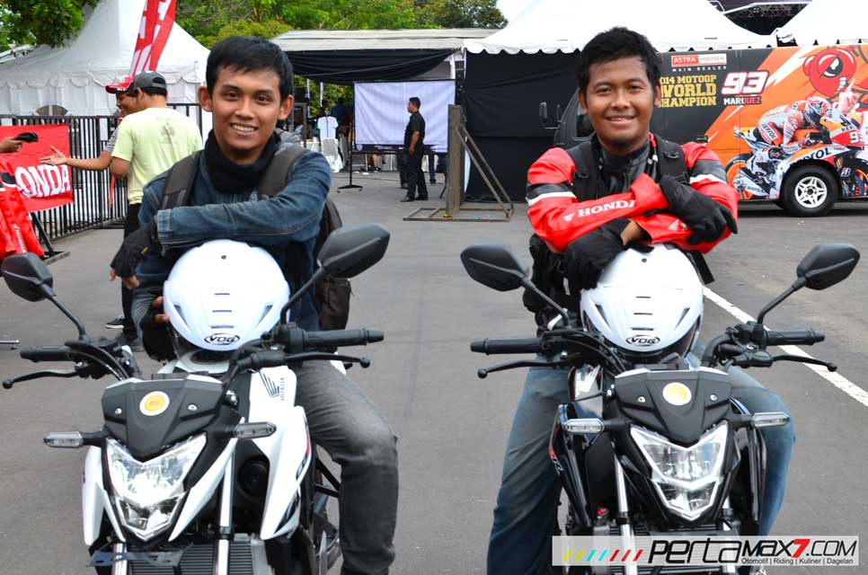 Cb150r Vs R15. Adu Drag Yamaha R15 VS All new Honda CB150R Streetfire di