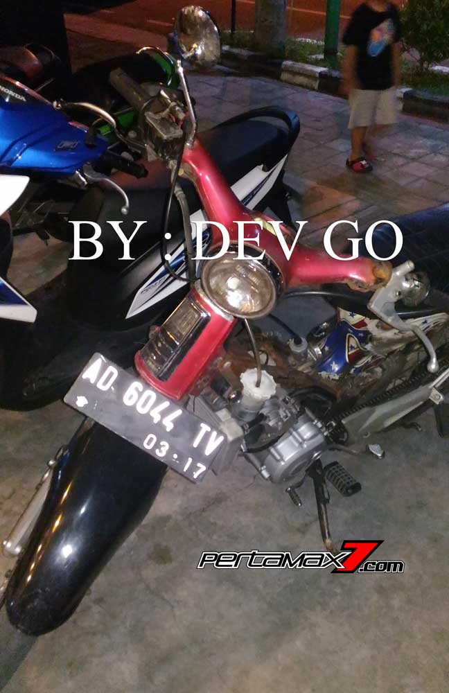 Modifikasi Mesin Honda C70. Modifikasi Yamaha Vixion jadi Honda C70 asal Solo ini Unik