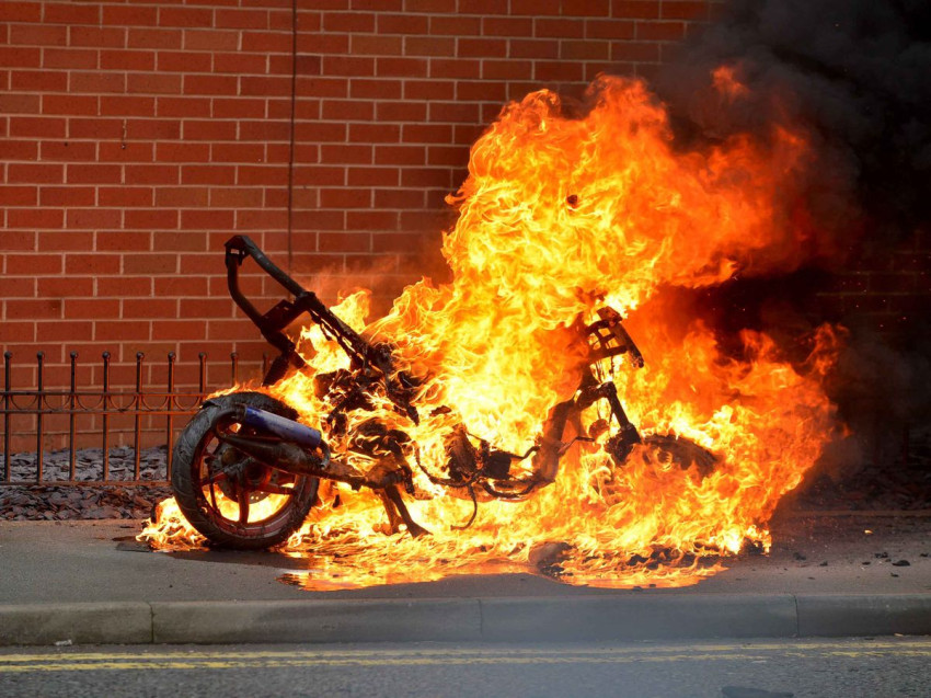 Penyebab Motor Terbakar. Jangan Lengah, Ini Penyebab Motor Terbakar yang Harus