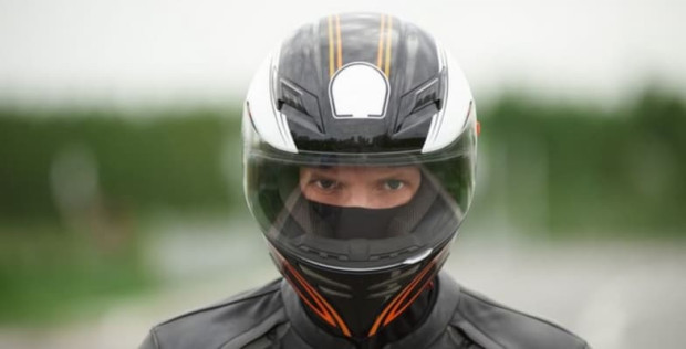 Cara Menghilangkan Baret Pada Kaca Helm. Cara Membersihkan Kaca Helm Lama yang Sudah Buram Agar Tak