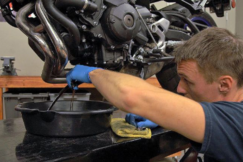 Oli Motor Cepat Habis. Ini Penyebab Oli Motor Cepat Habis dan Bisa Bikin Mesin Jebol
