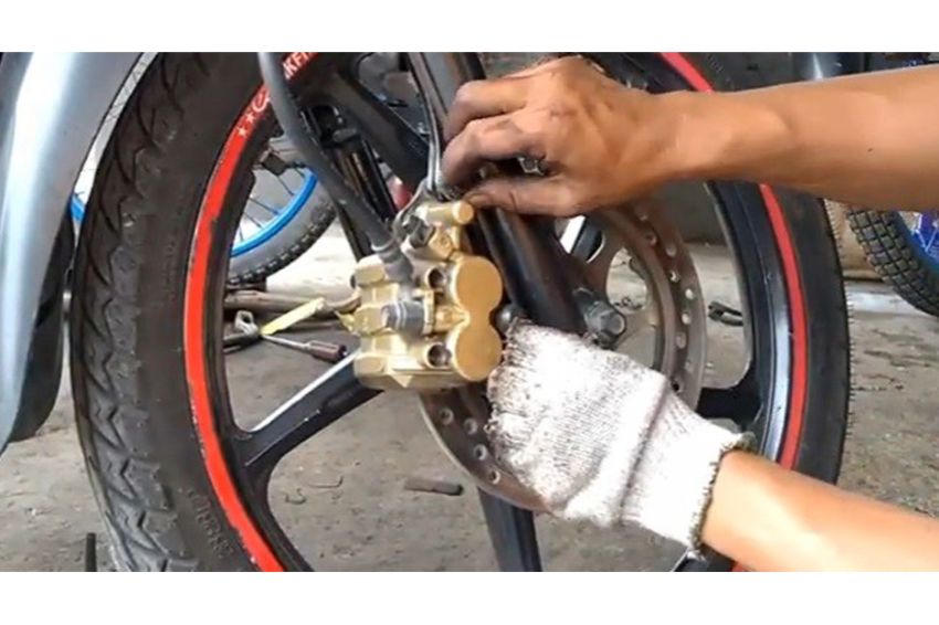 Rem Depan Motor Keras. Ini Penyebab dan Cara Atasi Rem Cakram Depan Keras