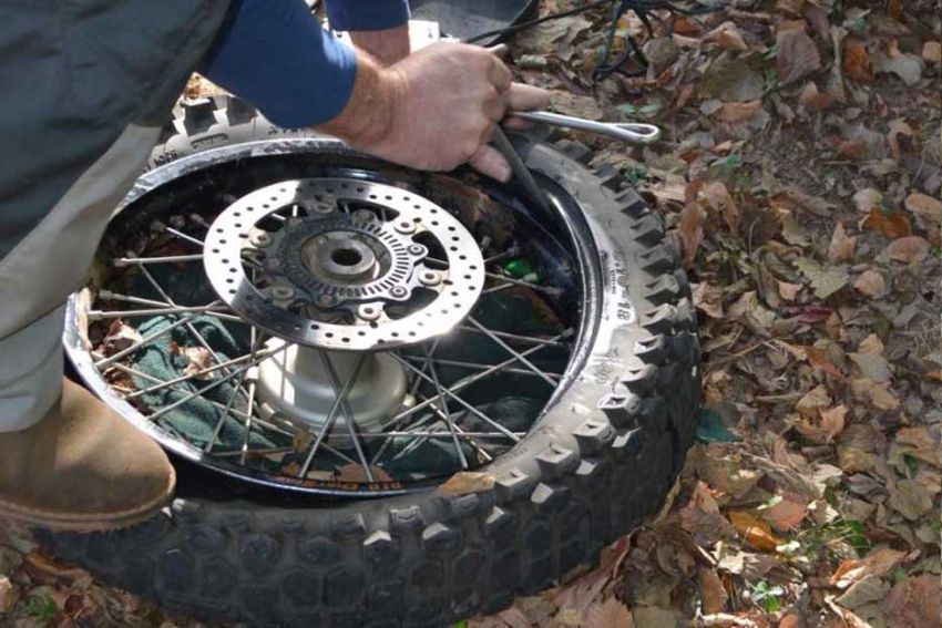 Ciri Ciri Ban Motor Harus Diganti. Pengendara Wajib Tahu, Inilah Ciri-ciri Ban Motor yang Harus Diganti