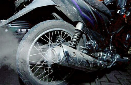 Cara Menghilangkan Asap Motor Matic. Cara Menghilangkan Asap Motor yang Suka Bikin Panik, Nomor 7