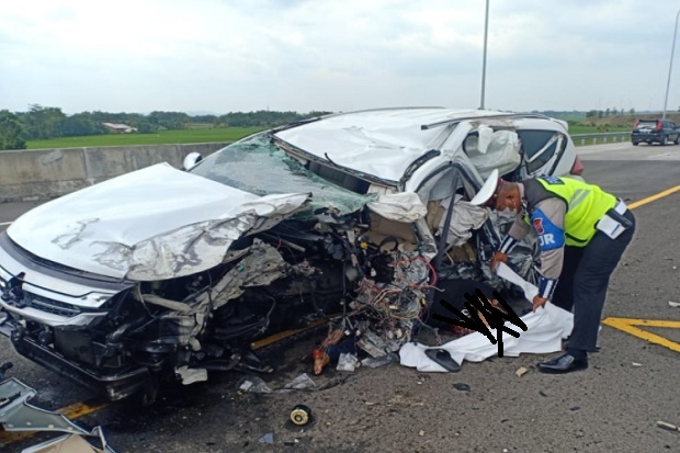 Pembatas Jalan Beton. Tragis! Vanessa Angel dan Suami Tewas karena Mobil Tabrak