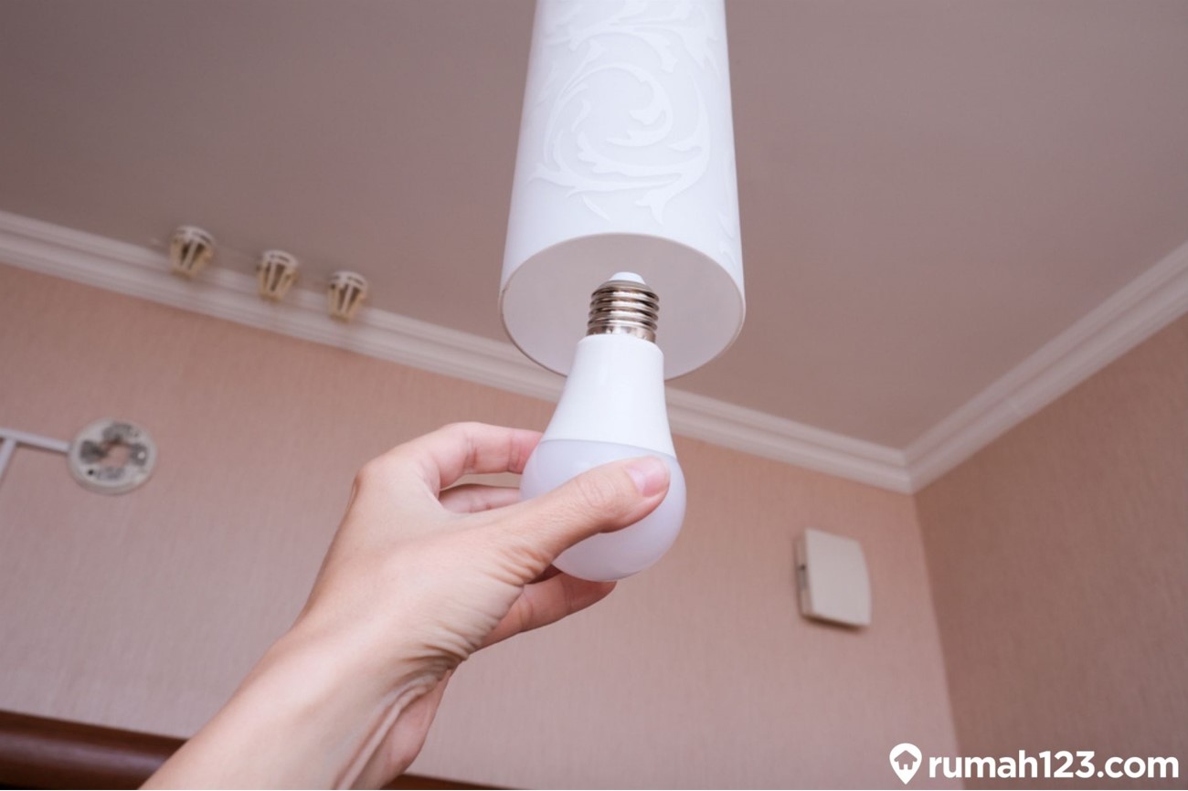 Positif Negatif Lampu Bohlam Led. 6 Cara Memperbaiki Lampu LED Rumah yang Rusak dan Mati Total