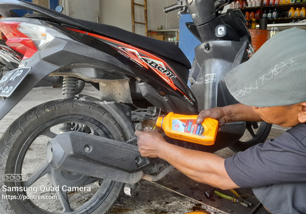 Ganti Oli Motor Beat Berapa Bulan Sekali. Ganti Oli Honda Beat Berapa KM bulan Sekali, Ukuran Kekentalan