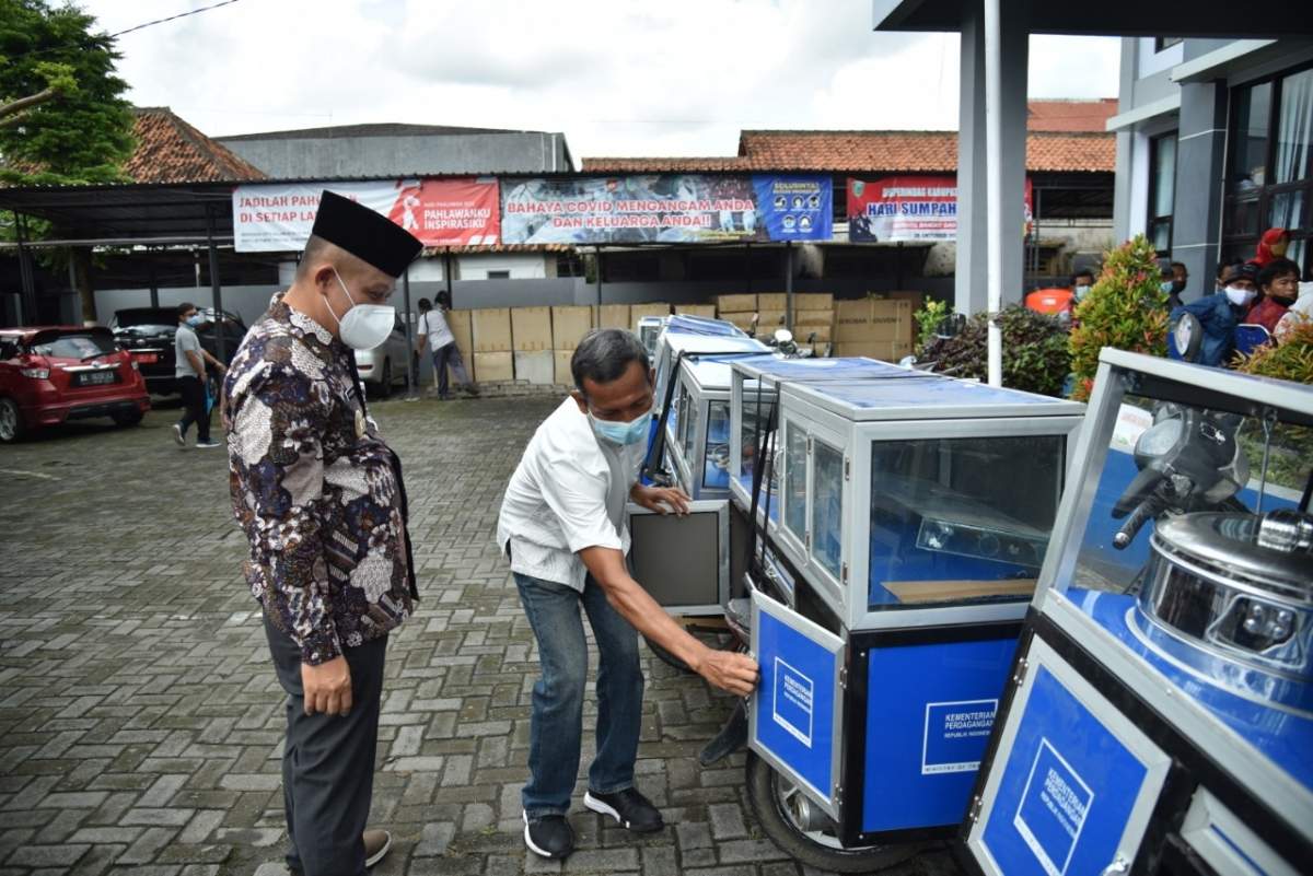 Rombong Cilok Motor. Pedagang Kecil Dapat Bantuan Rombong Motor