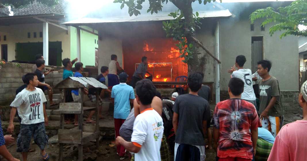 Kompor Gas Pakai Bensin. Bensin Tumpah, Tabung Gas Meledak, Rumah Terbakar