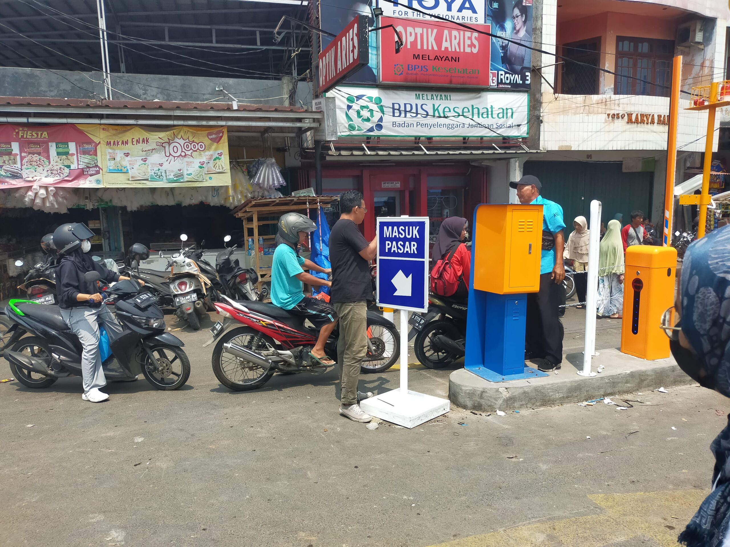 Kartu Parkir Keren. Keren! e-Parkir Mulai Diterapkan di Pasar Rangkas