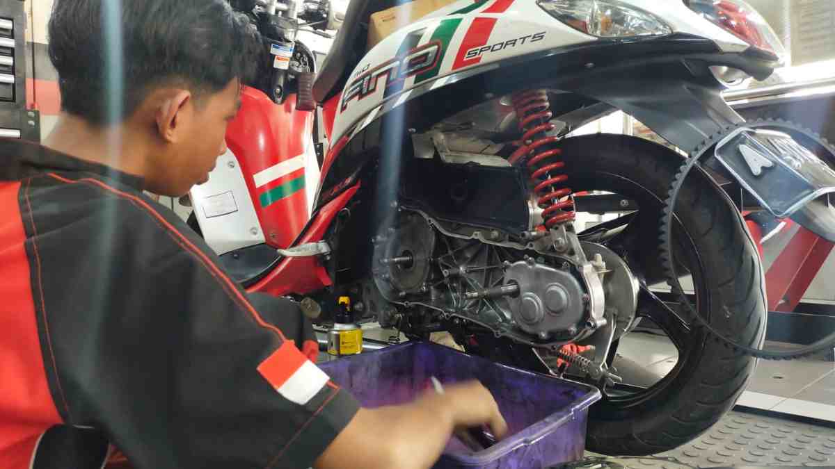 Servis Ringan Motor. Servis Ringan Bikin Performa Motor Tetap Andal, Ini Penjelasannya