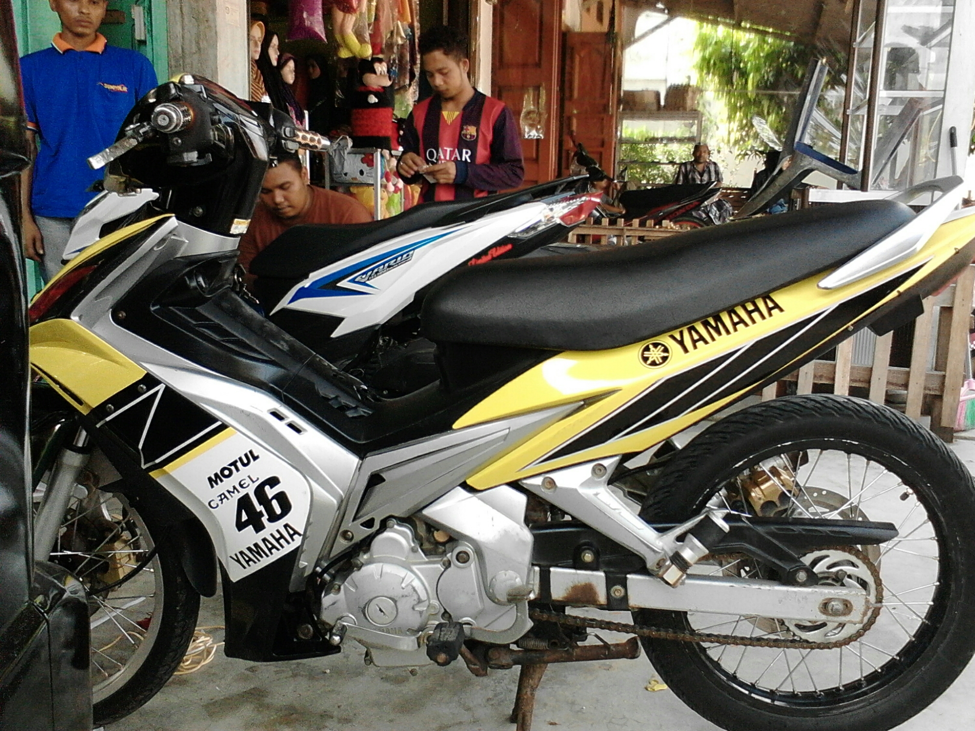 Modifikasi Stiker Jupiter Mx 135 Warna Hitam. Gambar Modifikasi Stiker Jupiter Mx 135