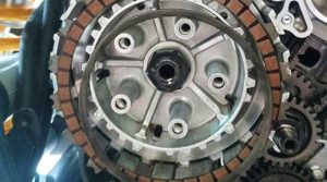 Biaya Ganti Kampas Kopling Motor Bebek. Ciri-Ciri Kopling Motor Selip Dan Cara Mengatasinya