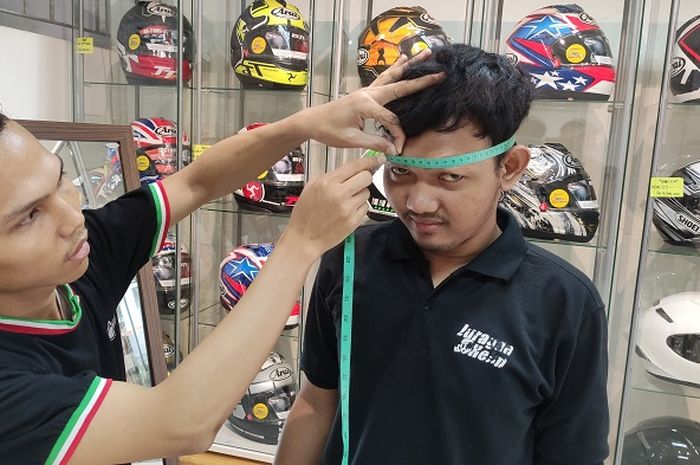 Cara Ukur Lingkar Kepala Untuk Helm. Harga Helm? Begini Cara Ukur Lingkar Helm Agar Pas Di Kepala