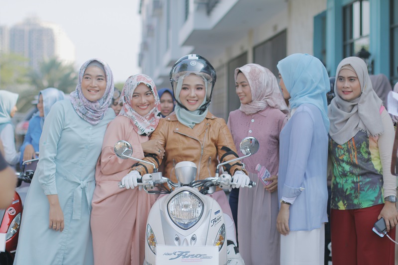 Ukuran Helm Untuk Wanita Berhijab. Cara Memilih Helm Untuk Wanita Berhijab Agar Tetap Cantik Di Jalan
