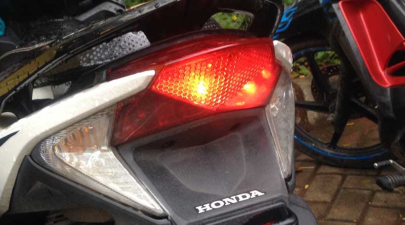 Lampu Kelap Kelip Motor Belakang. Hukuman Buat Pemilik Kendaraan Yang Pasang Lampu Rem Kelap