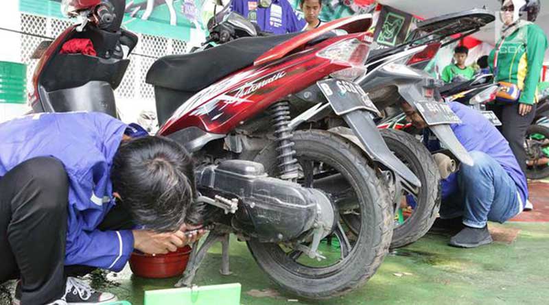 Penyebab Motor Scoopy Bergetar. Penyebab Motor Matik Bergetar Saat Digas, Solusinya Sangat Mudah