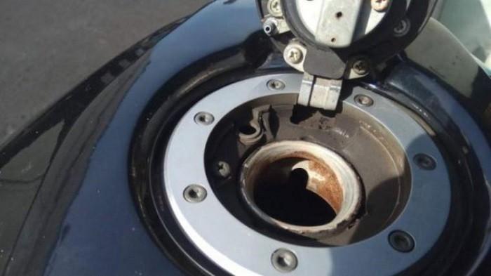 Cara Menghilangkan Karat Pada Tangki Motor. Cara Ampuh Hilangkan Karat di Dalam Tangki Motor dengan Bahan