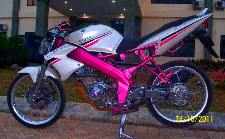 New Vixion Velg Jari Jari Ban Cacing. Motor modif Thai look tanpa ban cacing.