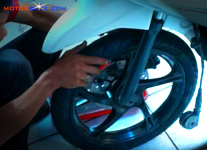 Panjang As Roda Depan Vixion. Penyebab laher atau bearing roda motor cepat rusak.