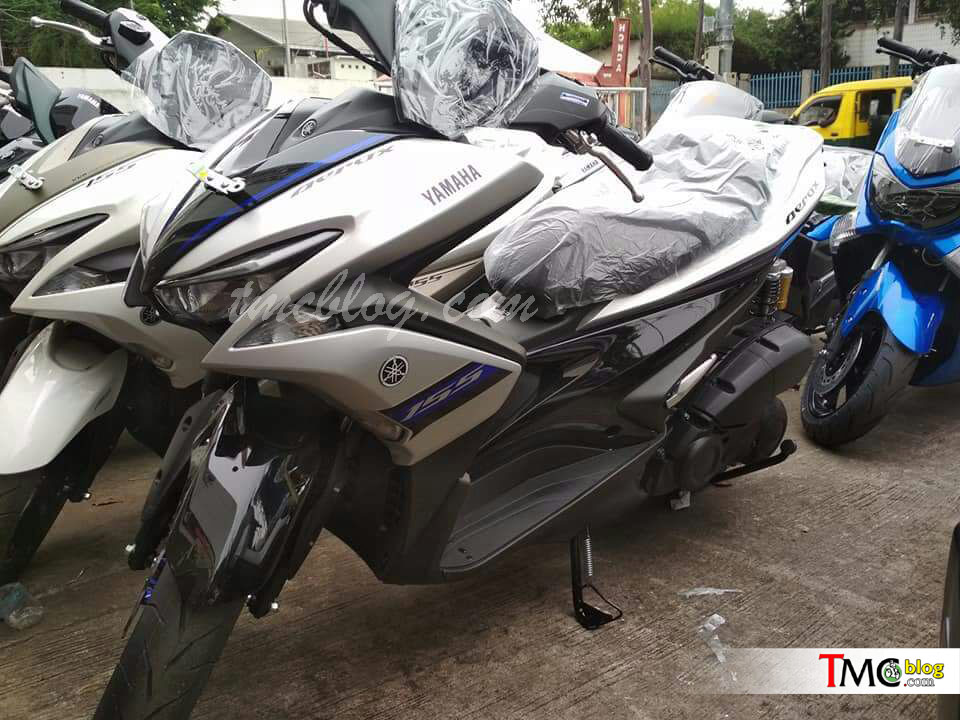 Aerox Tipe R 2018. Spotted : Yamaha Aerox 155 R dengan warna Silver Velg Biru