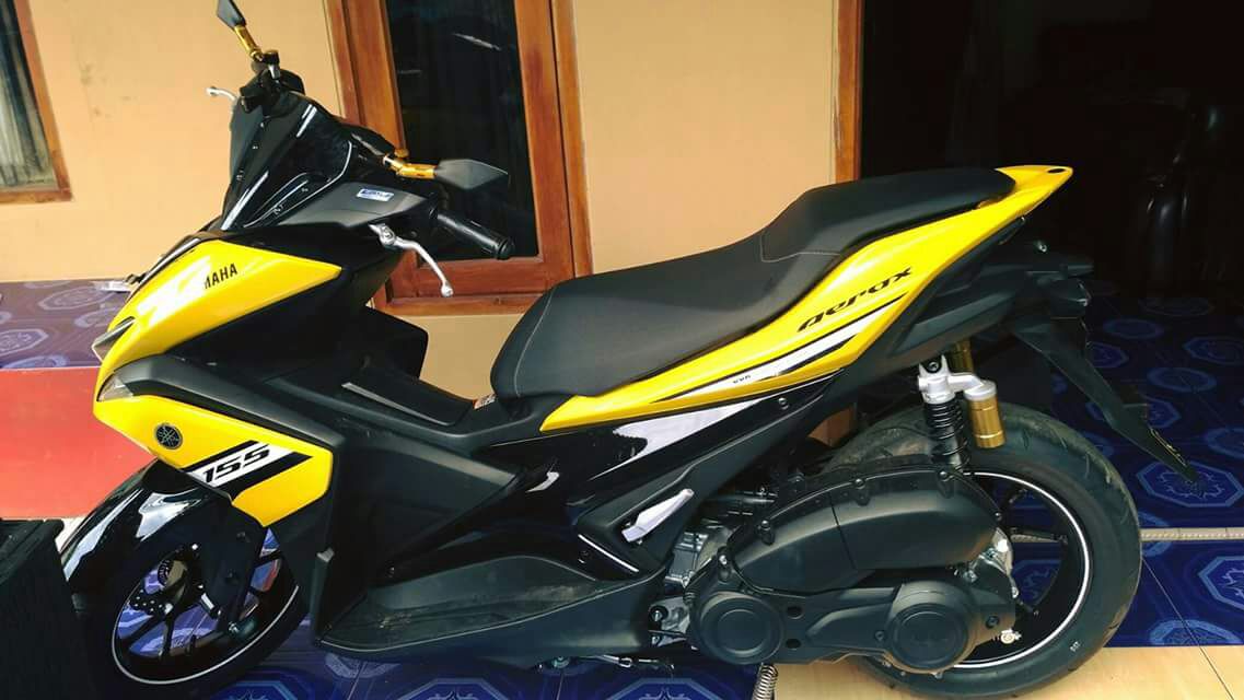 Aerox Hitam Kuning. Yamaha Aerox 155 R warna Kuning Juga Keren bro !