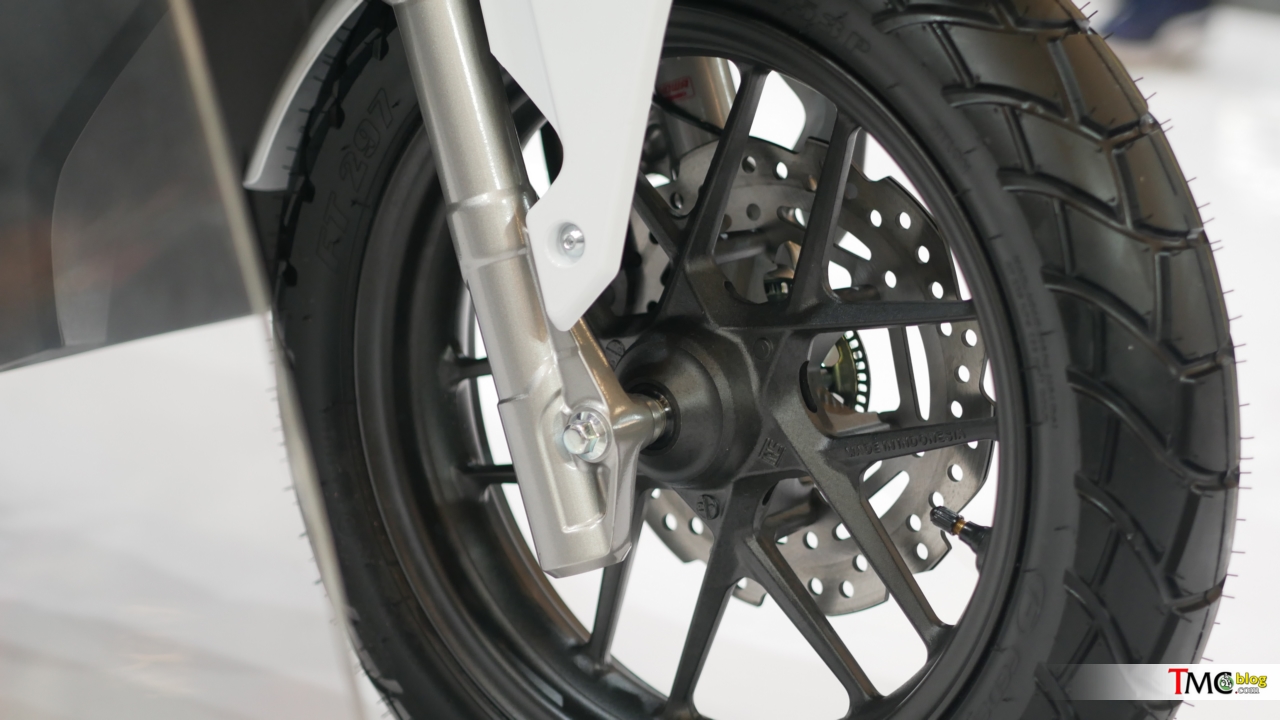 Ban Motor Honda Adv 150. Pilihan ban untuk modif Honda ADV150 bikin mikir keras