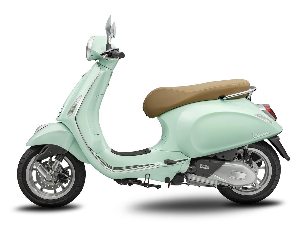 Vespa Warna Hijau. Vespa Primavera hadir dengan warna Hijau . . Rileks dan adem