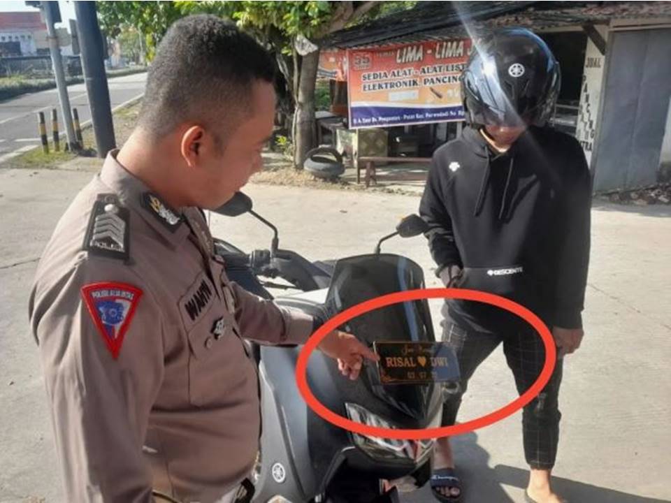 Plat Mobil Lucu. Satlantas Polres Grobogan Tegur Motor Gunakan Plat Nomor