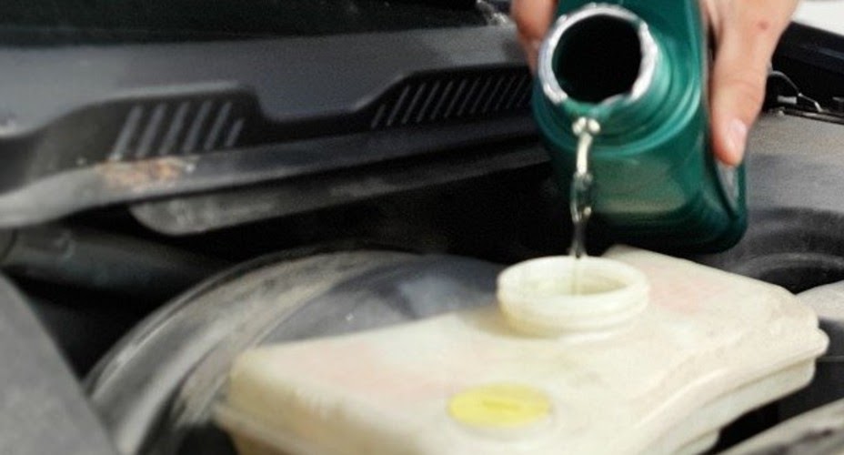 Jenis Minyak Rem Mobil. Inilah Jenis dan Fungsi Minyak Rem