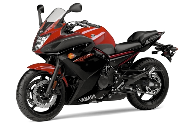 Motor 600cc 4 Silinder. Yamaha tolong bawa motor ini kesini.. FZ6R – 600cc 4 silinder