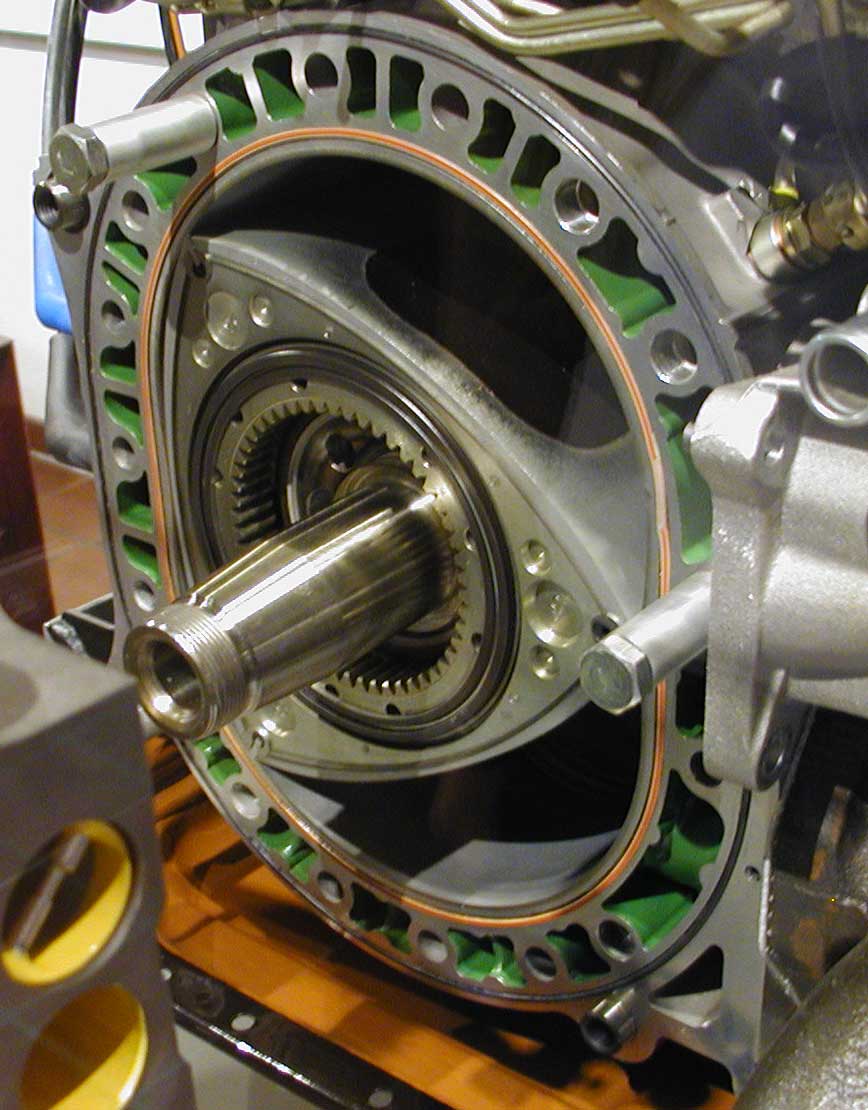 Rotary Engine Vs Piston Engine. Mesin wankel