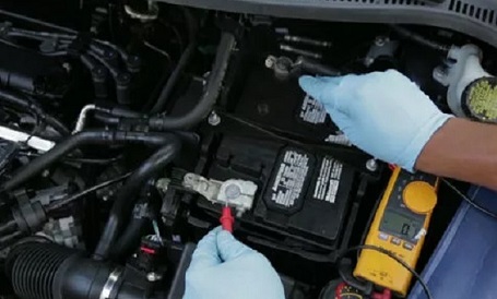 Cara Pasang 2 Aki Di Mobil. Cara Pasang Aki Mobil (2 Opsi) Injeksi dan Non Injeksi