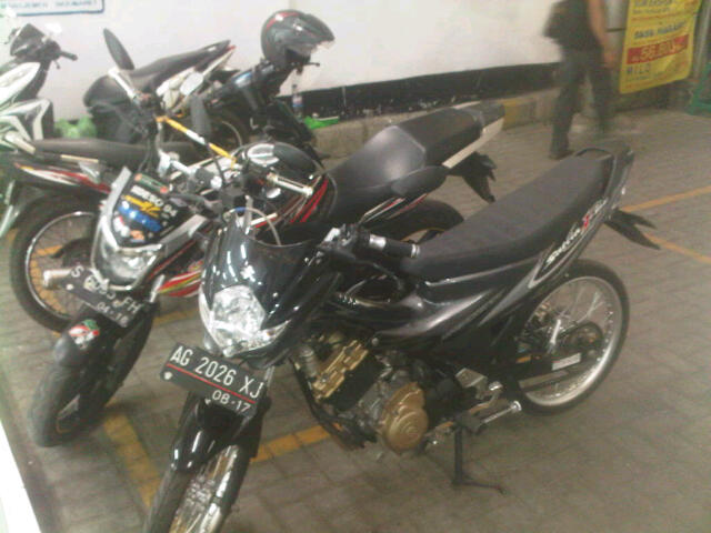 Satria Fu Ban Kecil. Satria FU 150 ban kecil, velg jari-jari, cakram depan custom