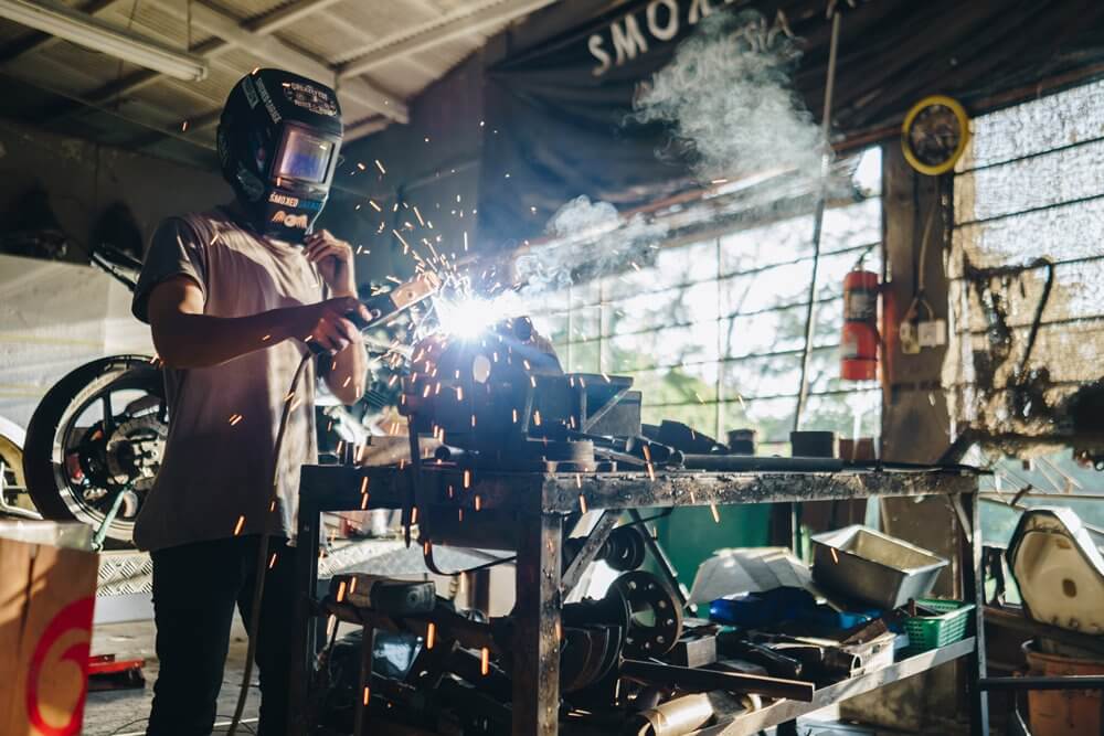 Modifikasi Motor Bali. Smoked Garage Bali: Dari Bengkel Rumahan sampai Bengkel Elite