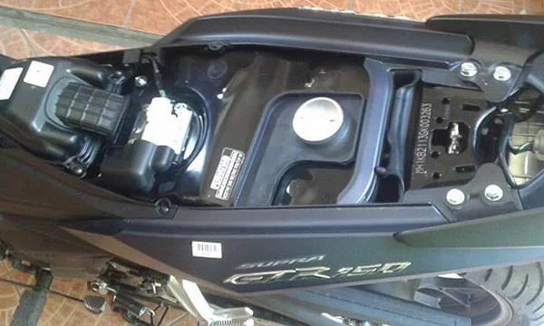 Cara Buka Jok Honda Supra Gtr 150. Jangan Salah, Honda Supra GTR 150 tidak punya bagasi