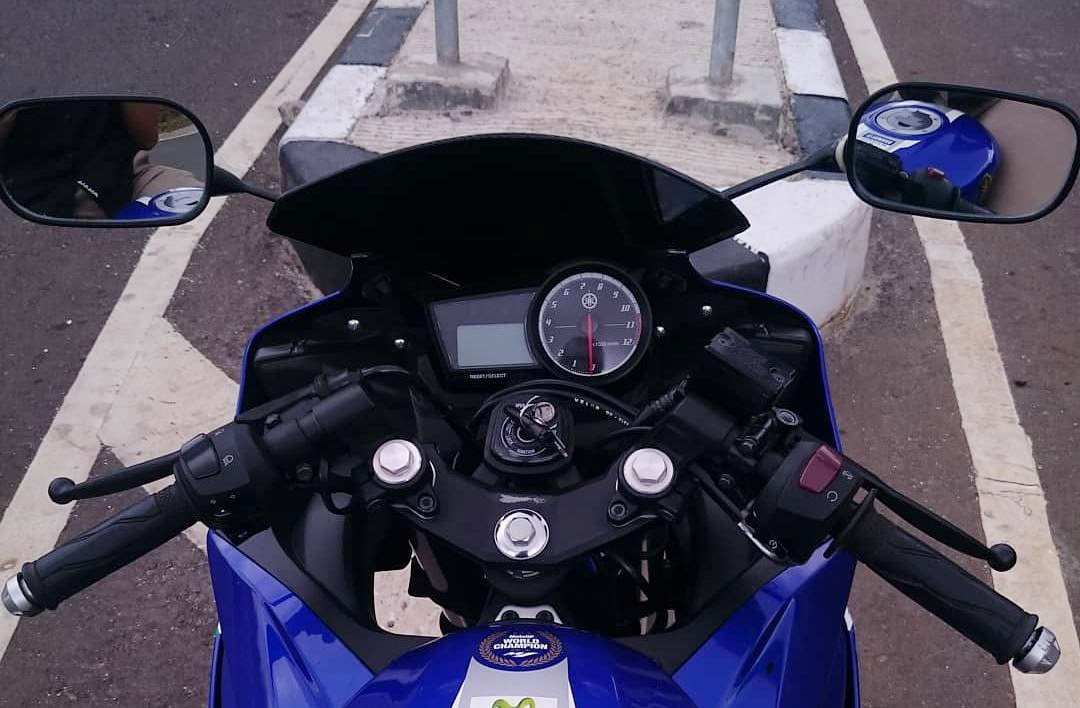 Cara Meninggikan Stang Yamaha R15. Tips Naik Motor Sport Stang Jepit (Clip-On) Santai Biar Gak Capek