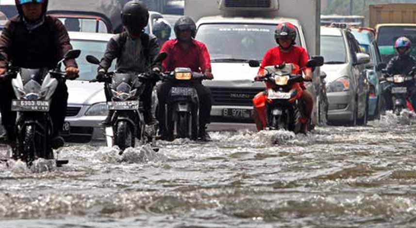 Cara Mengatasi Nmax Mogok Kena Banjir. Musim Hujan, CVT Yamaha Nmax Rawan Kemasukan Air? Ini