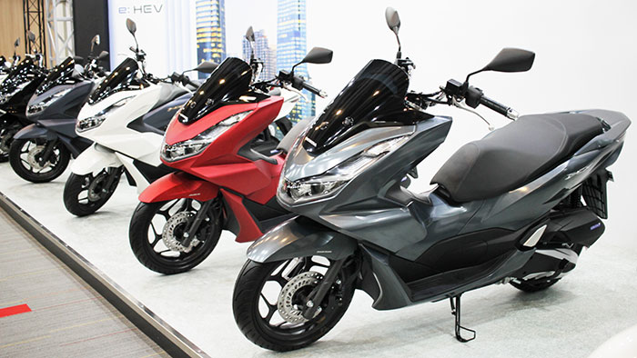 Harga Motor Nmax Honda. Daftar Harga Motor Matik Honda PCX dan Yamaha NMax Awal 2024