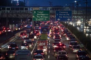 Mobil 10 Tahun Dilarang Di Jakarta. Peraturan Mobil 10 Tahun Dilarang Mengaspal di Jakarta